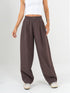 Ref: 069766 Pantalón barrel, tejido plano liviano, tiro alto, con prenses, tono cafe