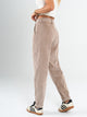 Ref: 069702 Pantalón slouchy, corduroy, rigido, tiro alto, tono arena