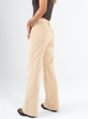 Ref: 069845 Pantalón mom flare, rígido, tiro alto, tono caqui con desgaste, detalle en pretina