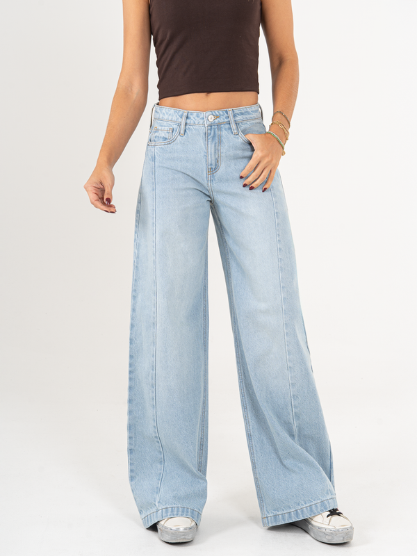Ref: 066127 Jean wide leg, tiro medio, con cortes, rígido, tono azul claro