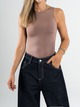 Ref: 0610445 Body stretch, manga sisa, cuello redondo, tono mocca