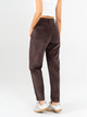 Ref: 069570 Pantalón slouchy, corduroy, rigido, tiro alto, tono café