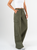 Ref: 069911 Pantalón palazzo cargo liviano, tono verde, silueta amplia, tiro alto