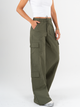 Ref: 069911 Pantalón palazzo cargo liviano, tono verde, silueta amplia, tiro alto