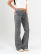 Ref: 065808 Jean mom flare, stretch, tiro alto, tono gris medio, detalle en pretina