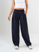 Ref: 069765 Pantalón barrel, tejido plano liviano, tiro alto, con prenses, tono azul