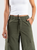 Ref: 069911 Pantalón palazzo cargo liviano, tono verde, silueta amplia, tiro alto
