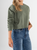 Ref: 0610431 Buzo oversize, manga larga, con cortes, cuello redondo en rib, tono verde