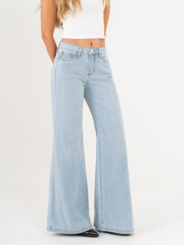 Ref: 066124 Jean palazzo, rígido, tiro medio, tono azul medio